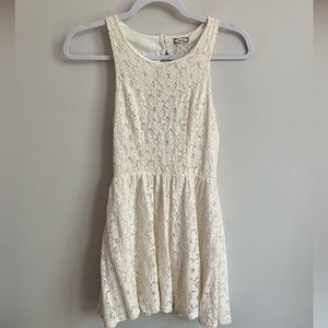 Kirra cream skated keyhole back dress - size Small